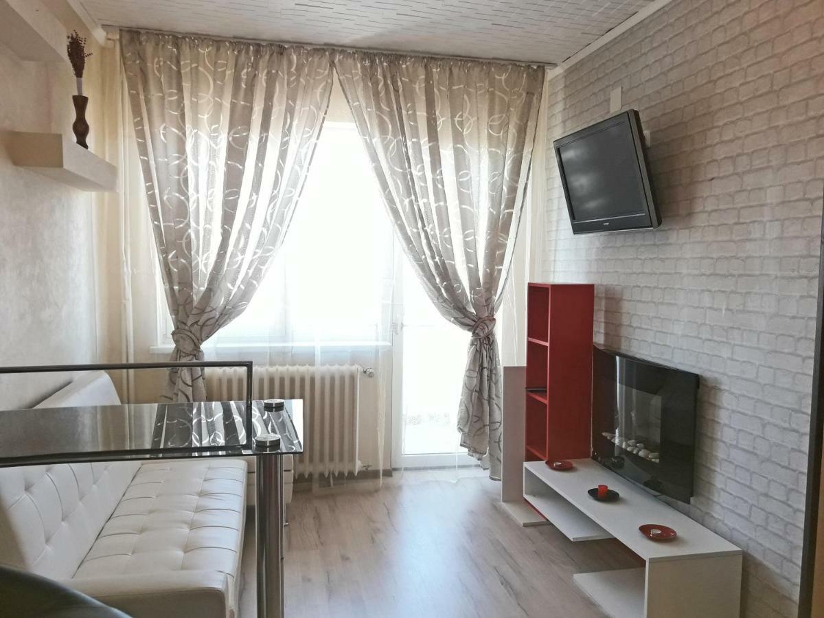 Ana'S Apartment Oradea Zewnętrze zdjęcie